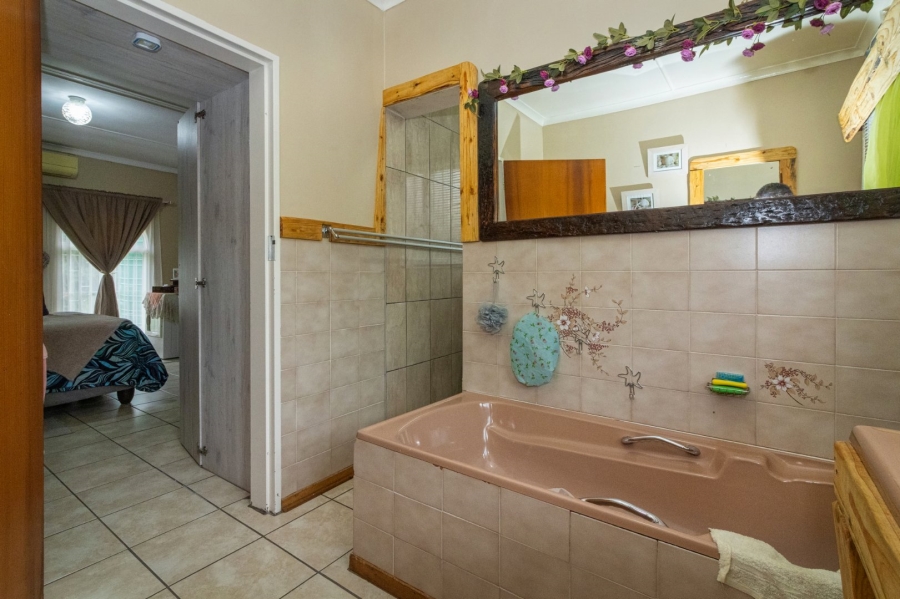 5 Bedroom Property for Sale in Jordania Free State